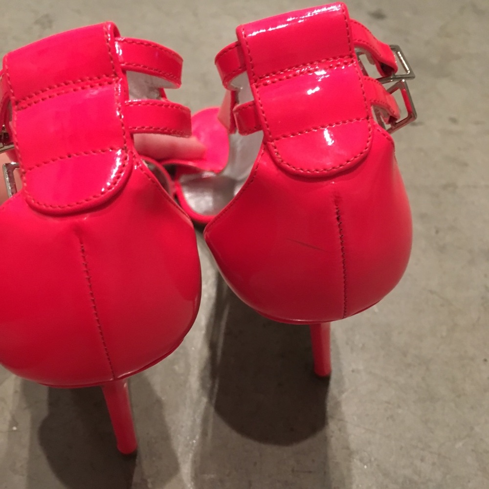 Manolo Blahnik Strittina T-Strap Sandals - Picture 7 of 8